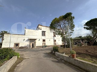 Casale in Vendita a Bari, 1'200'000€, 1000 m²