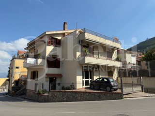 Negozio in Affitto a Corbara, 700€, 70 m²