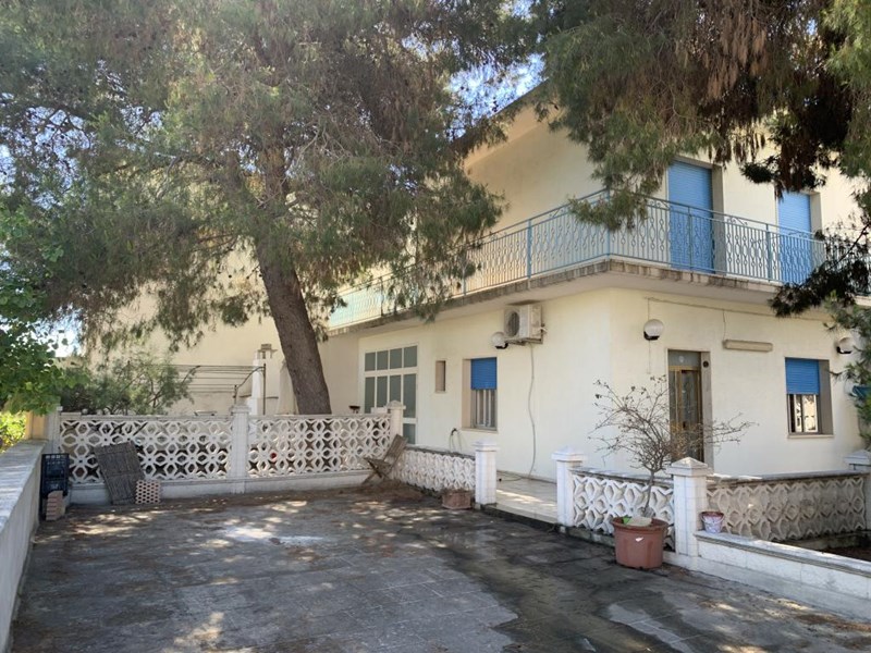 Villa in Vendita a Maruggio, zona Campomarino, 310'000€, 128 m², arredato