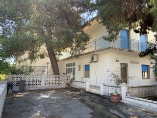 Villa in Vendita a Maruggio, zona Campomarino, 310'000€, 128 m², arredato