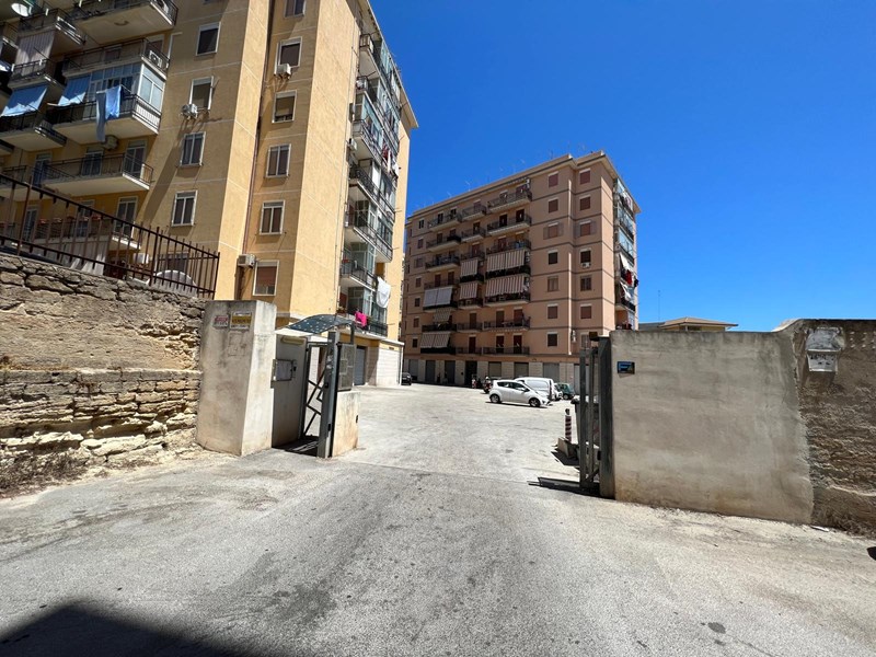 Box in Affitto a Siracusa, zona BOSCO MINNITI, 200€, 23-30 MQ