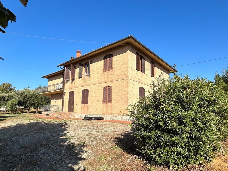 Villa in Vendita a Siena, 950'000€, 230 m², con Box