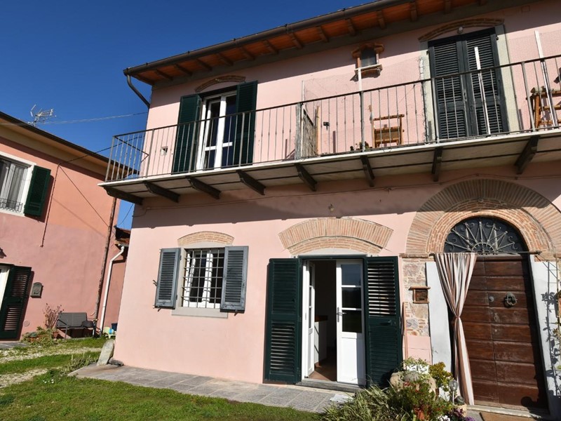 Casa Indipendente in Vendita a San Giuliano Terme, zona Sant'Andrea In Pescaiola, 240'000€, 140 m², con Box