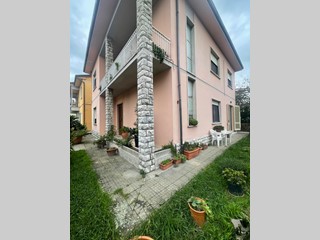 Villa in Vendita a Fucecchio, 430'000€, 254 m²