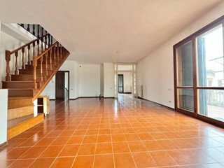 Appartamento in Vendita a Ponsacco, 285'000€, 250 m², con Box