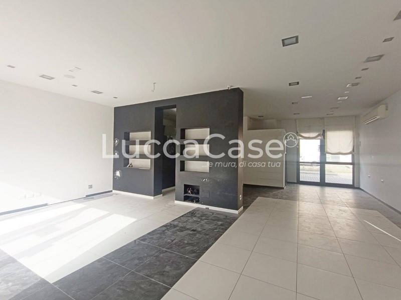 Laboratorio in Affitto a Capannori, zona Lunata, 1'300€, 90 m²