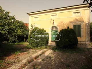 Villa in Vendita a Lucca, zona Balbano, 395'000&euro;, 240 m², con Box