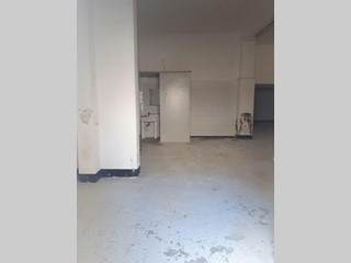 Magazzino in Affitto a Poggibonsi, 450€, 150 m²