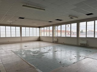 Capannone in Vendita a Empoli, 320'000€, 700 m²