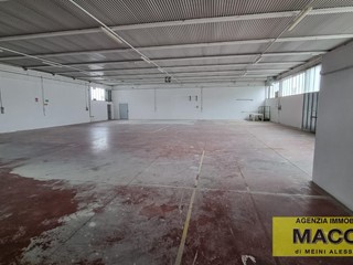 Capannone in Affitto a Casciana Terme Lari, zona Perignano, 2'000€, 900 m²