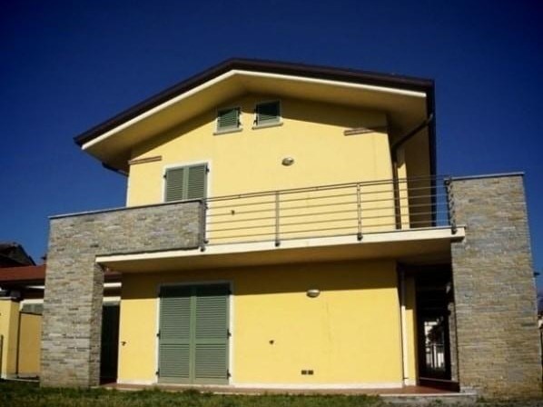 Villa bifamiliare in Vendita a Carrara, zona Avenza, 360'000€, 150 m²