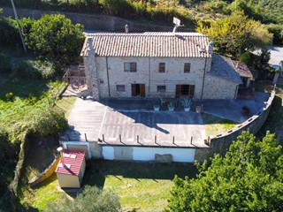 Casa di corte in Vendita a Castelnuovo di Val di Cecina, 420'000€, 250 m², con Box