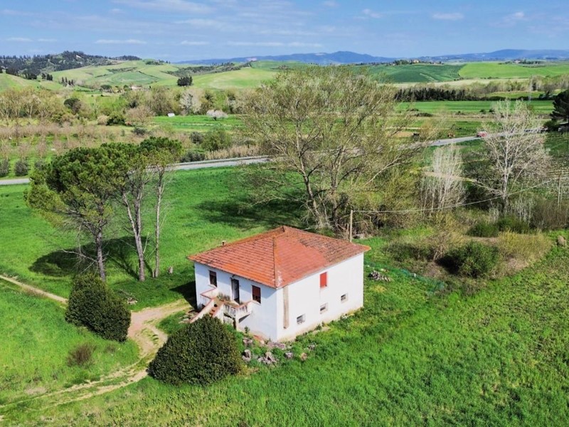 Casa Indipendente in Vendita a Lajatico, 110'000€, 240 m², con Box