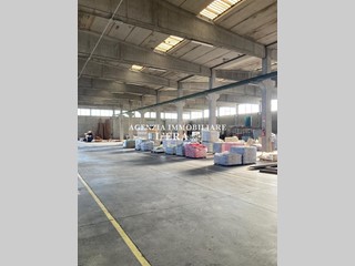 Capannone in Vendita a Calcinaia, zona Fornacette, 10'000€, 2000 m²