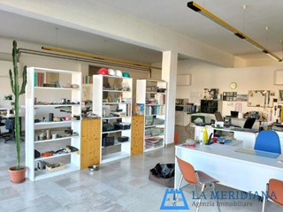Immobile commerciale in Vendita a Lamporecchio, 260'000€, 250 m²