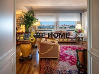 Attico in Vendita a Venezia, zona Mestre, 800'000€, 200 m², arredato, con Box