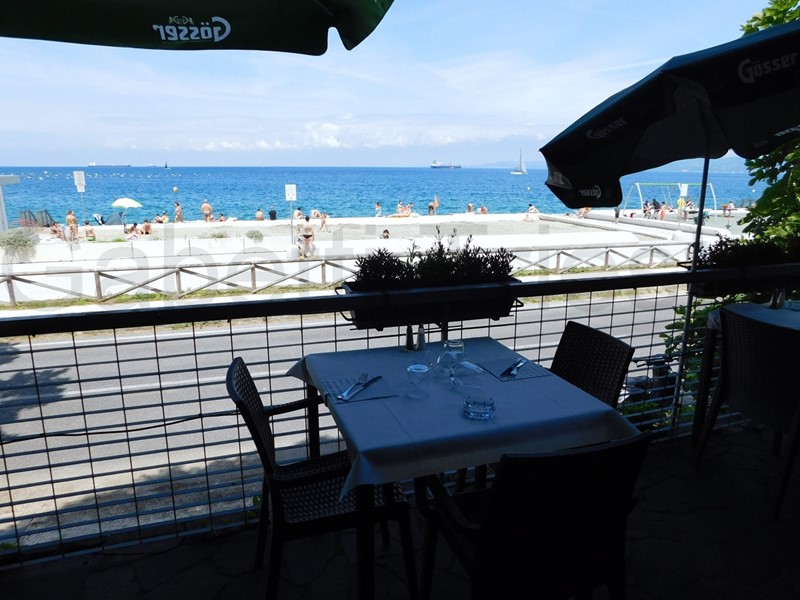 Attività commerciale in Vendita a Muggia, 298'000€, 149 m²