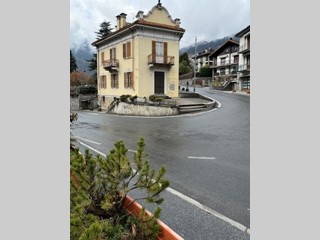 Negozio in Vendita a Varzo, 80'000€, 137 m²