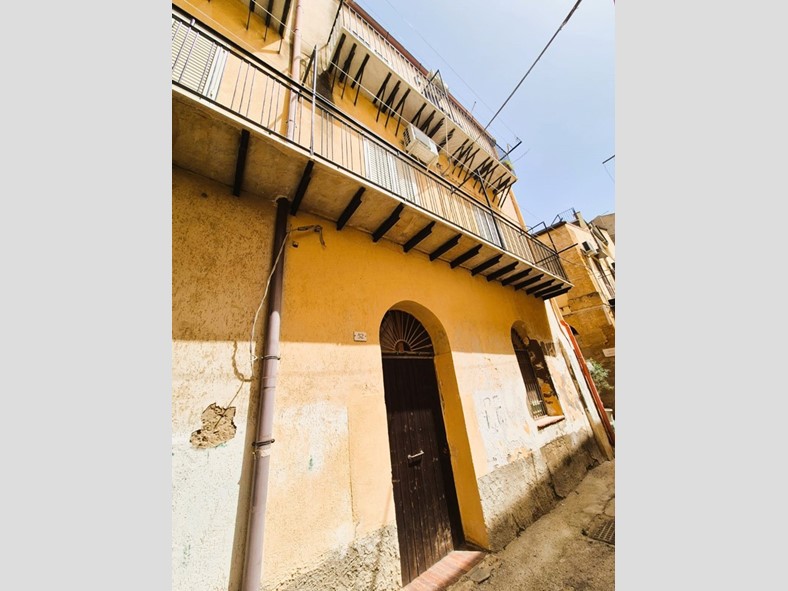 Quadrilocale in Vendita a Agrigento, 155'000€, 194 m²