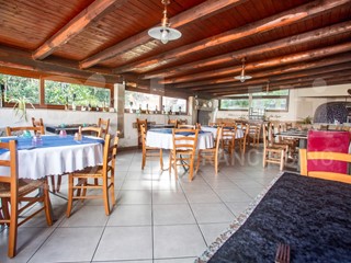 Attività commerciale in Vendita a Santa Teresa Gallura, 670'000€, 322 m²