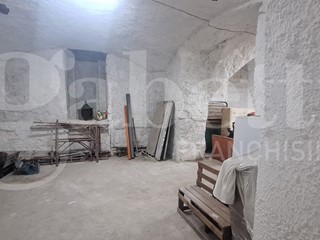Magazzino in Vendita a Napoli, 125'000€, 345 m²