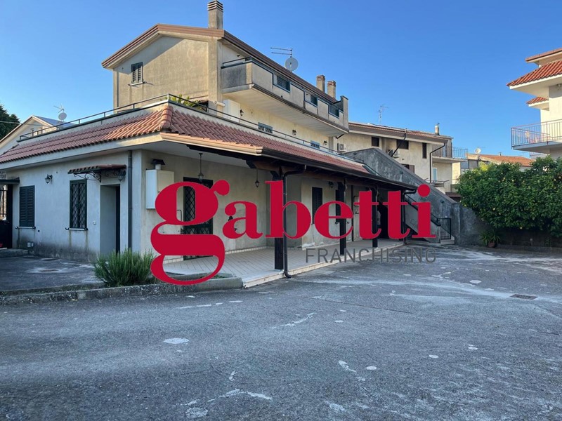 Appartamento in Vendita a Caserta, 150'000€, 164 m²