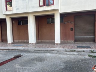 Negozio in Vendita a Adelfia, 80'000€, 120 m²