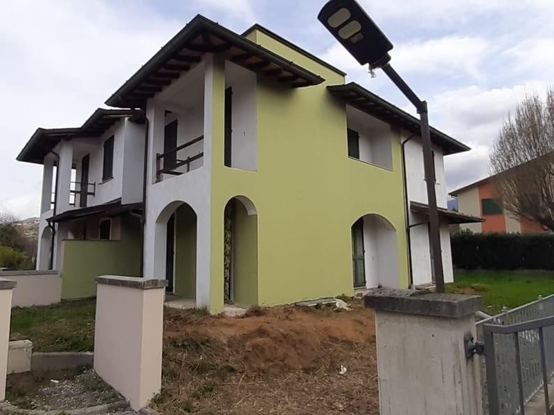 Villa bifamiliare in Vendita a Barga, 119'000&euro;, 120 m²
