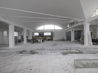 Capannone in Affitto a Lucca, zona Picciorana, 2'500€, 750 m²