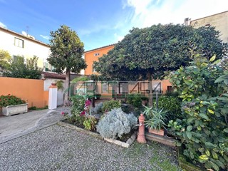 Villetta a schiera in Vendita a Cascina, zona Navacchio, 339'000&euro;, 175 m², con Box