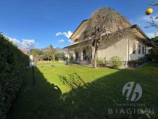 Villa in Vendita a Forte dei Marmi, zona Vaiana, 1'700'000€, 250 m², arredato