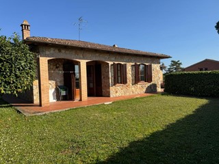 Casa Indipendente in Vendita a Sovicille, 530'000€, 150 m², con Box