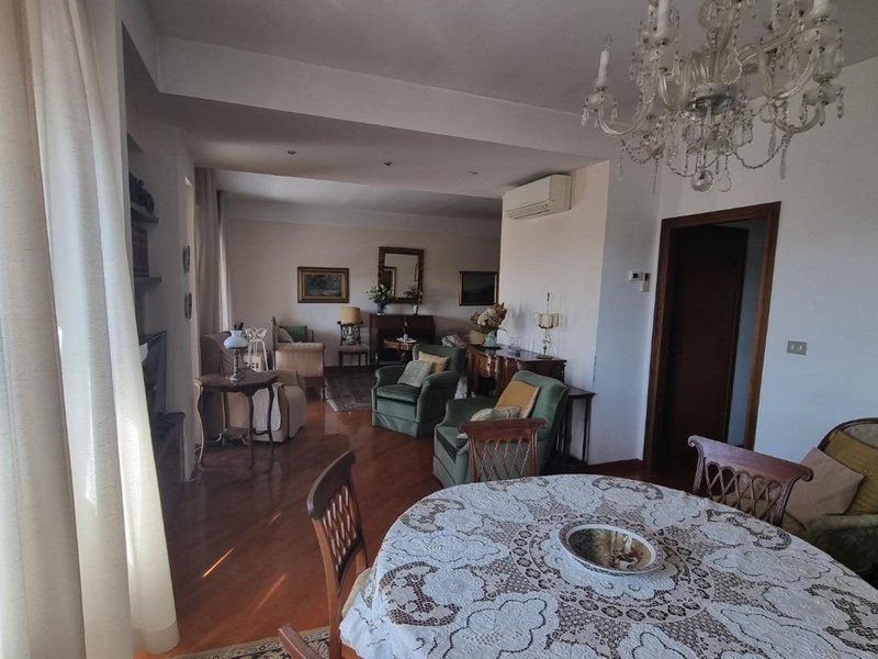 Quadrilocale in Vendita a Livorno, 355'000€, 140 m², con Box