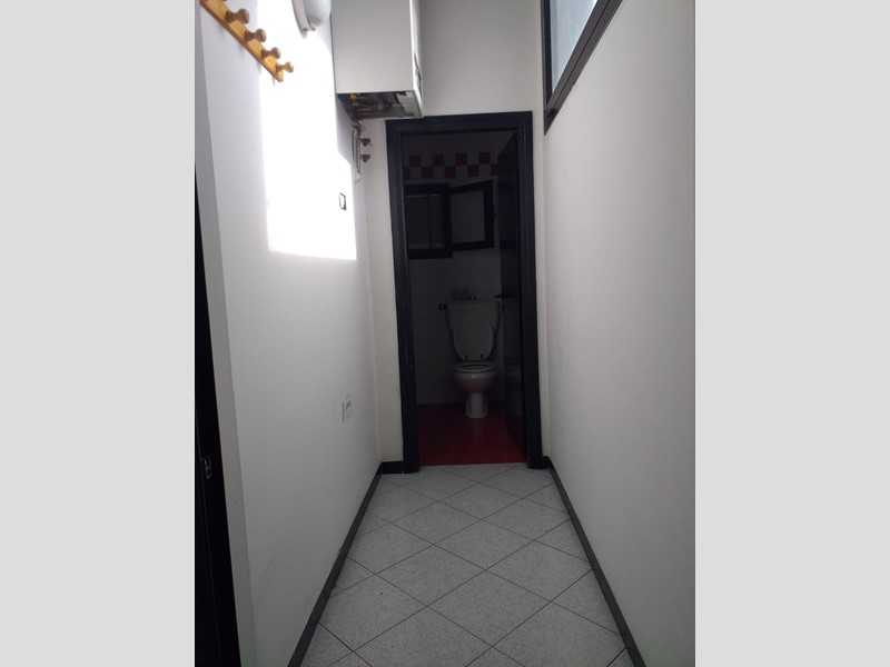 Ufficio in Affitto a Poggio a Caiano, 490€, 65 m²