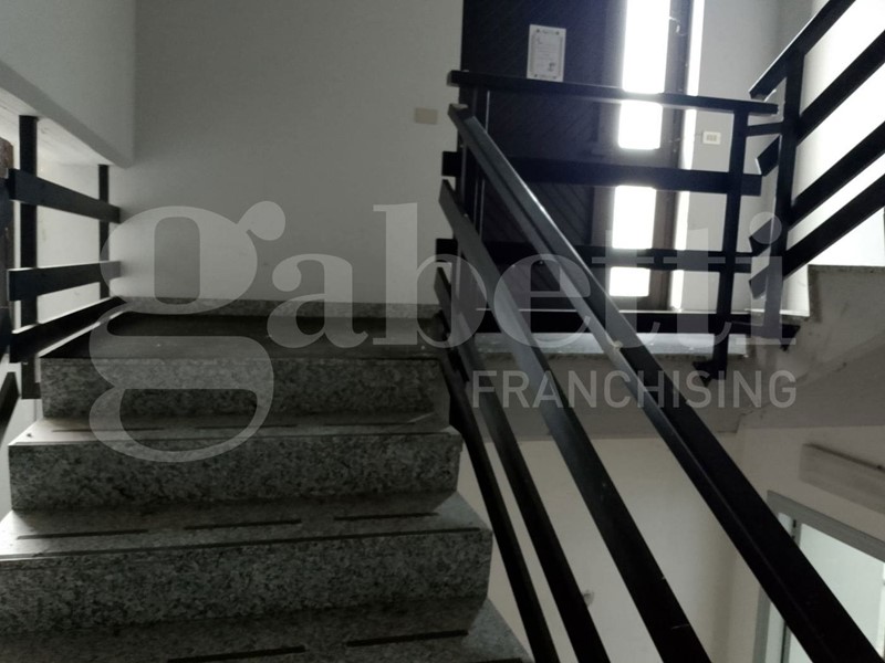 Capannone in Vendita a Colledara, 173'250€, 405 m²