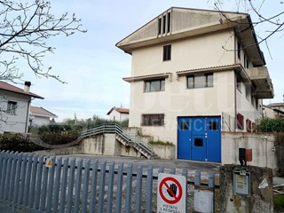 Capannone in Vendita a Colledara, 173'250€, 405 m²