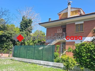 Quadrilocale in Vendita a Pomezia, 169'000€, 115 m²