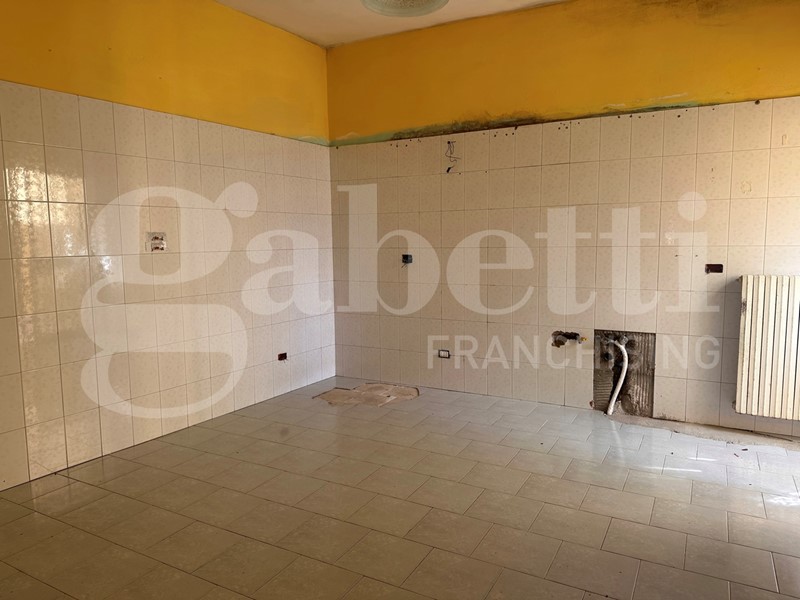 Trilocale in Vendita a Ospedaletto d'Alpinolo, 48'000&euro;, 105 m²