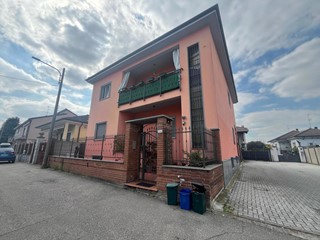 Bilocale in Vendita a Abbiategrasso, 119'000€, 70 m²