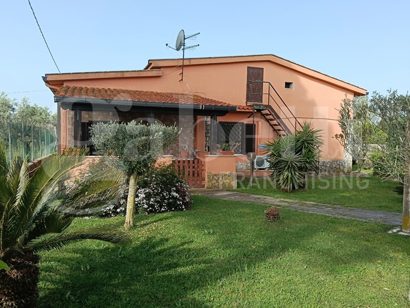 Villa in Vendita a Nettuno, 249'000€, 140 m²