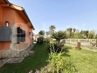 Villa in Vendita a Nettuno, 249'000€, 140 m²