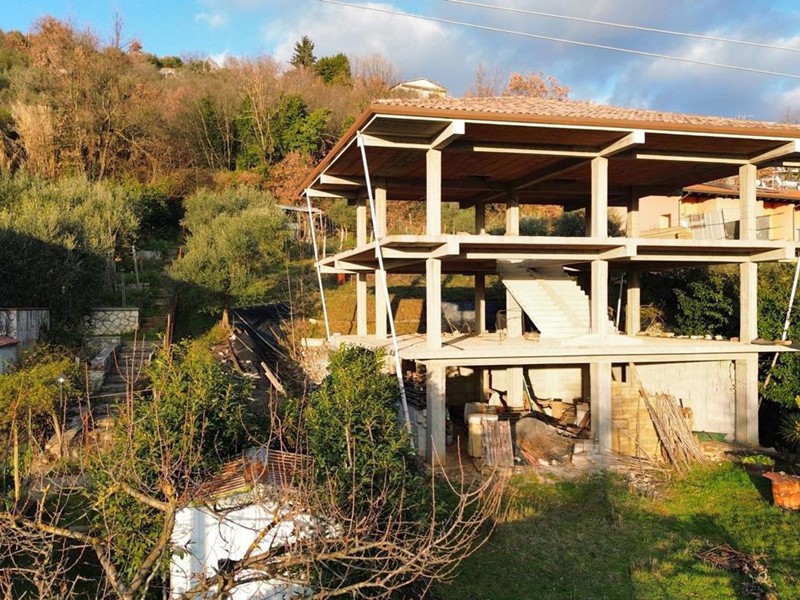 Casale in Vendita a Fiuggi, 155'000€, 455 m²