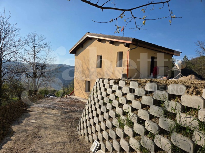 Casa Indipendente in Vendita a Monzuno, 275'000€, 130 m²