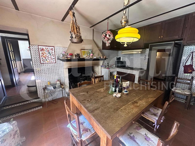 Villa in Vendita a Narni, 178'000&euro;, 420 m², arredato