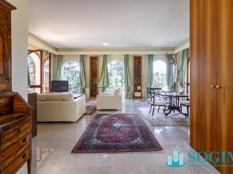 Villa in Vendita a Sirtori, 750'000€, 450 m²
