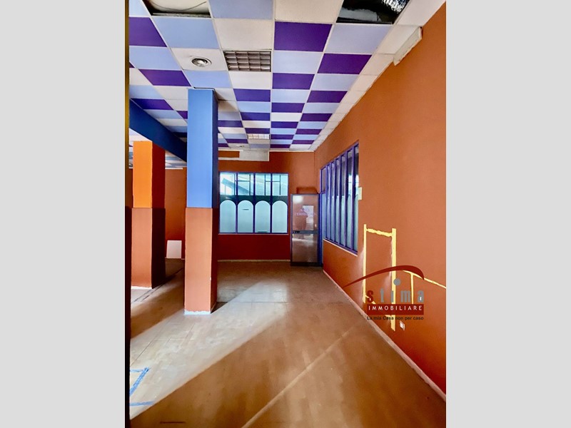 Immobile commerciale in Affitto a Siracusa, zona Gelone, 4'500€, 1700 m²