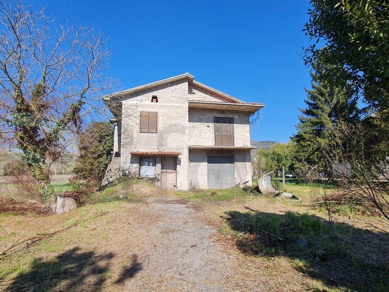 Casa Indipendente in Vendita a Arpino, zona Vallone, 95'000€, 330 m²