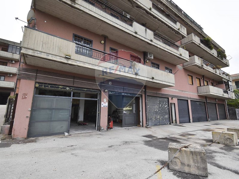 Immobile commerciale in Vendita a Gravina di Catania, 69'000€, 90 m²