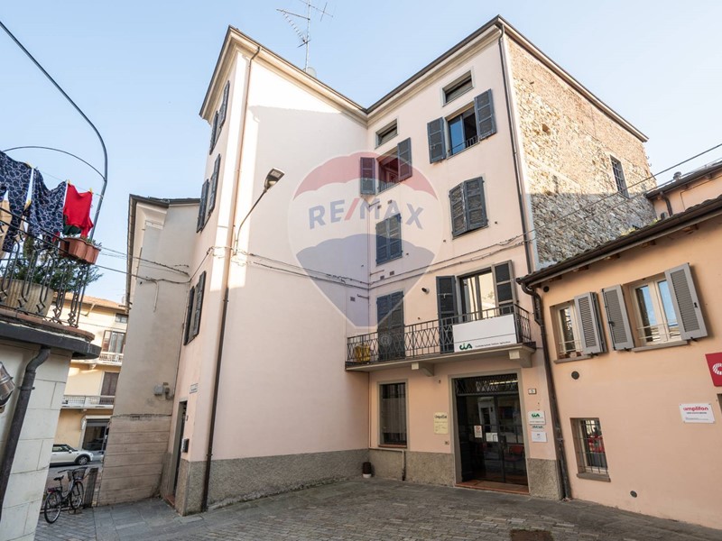 Casa Semi Indipendente in Vendita a Langhirano, zona Langhirano, 215'000€, 320 m²