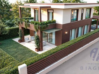 Casa Indipendente in Vendita a Forte dei Marmi, zona Roma Imperiale, 1'300'000€, 140 m²